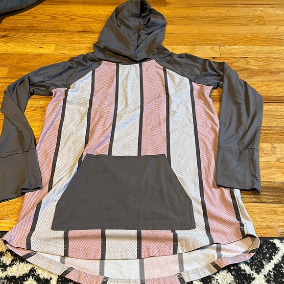 LuLaRoe Tops - LulaRoe Amber